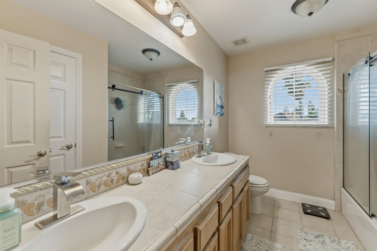 85 N Fairfax Ave, Clovis, CA 93612