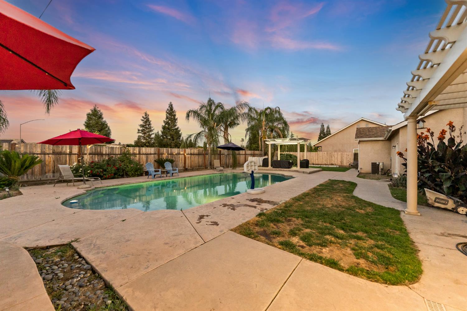 85 N Fairfax Ave, Clovis, CA 93612