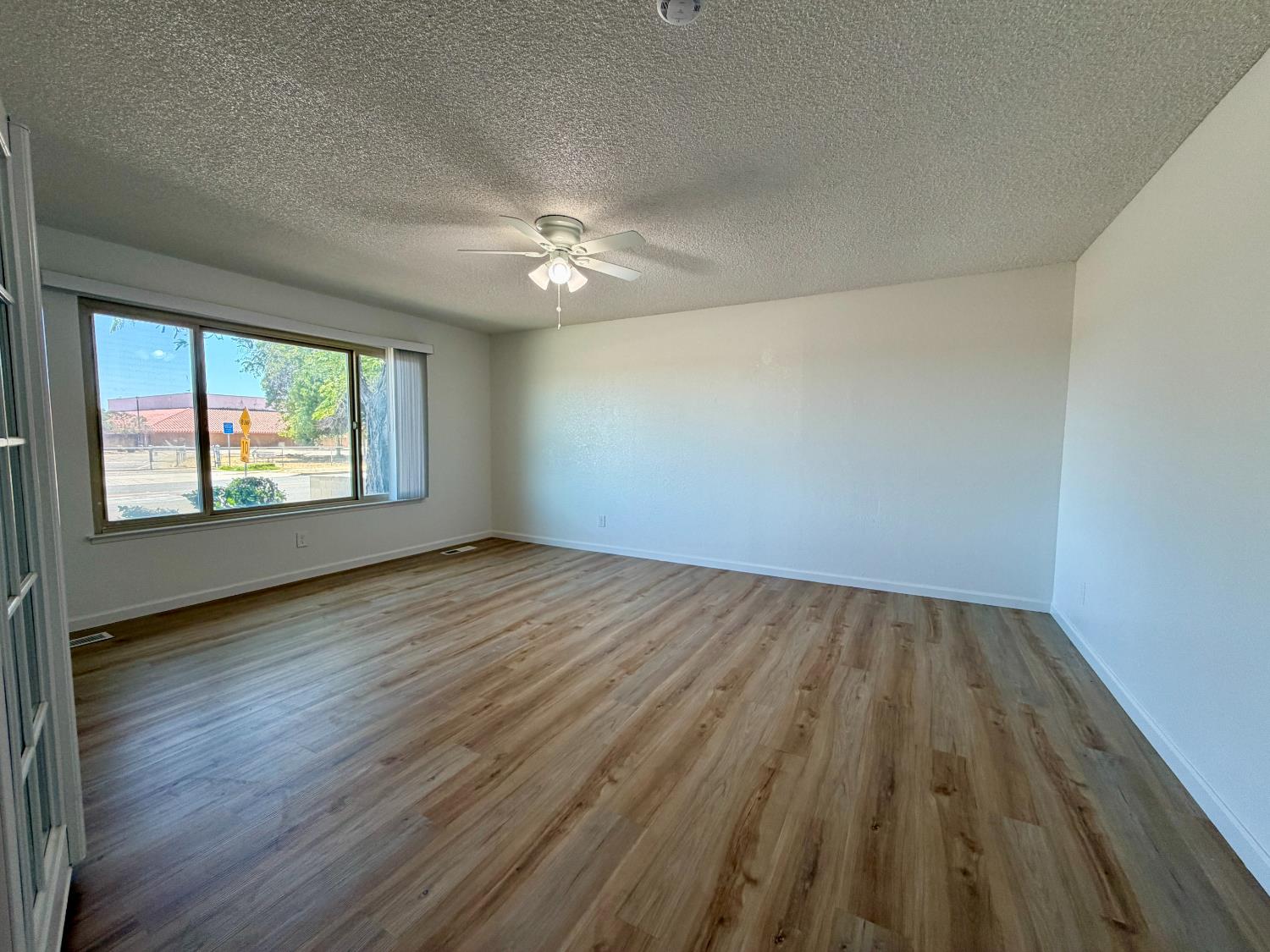 2096 E Sierra Ave, Fresno, CA 93710