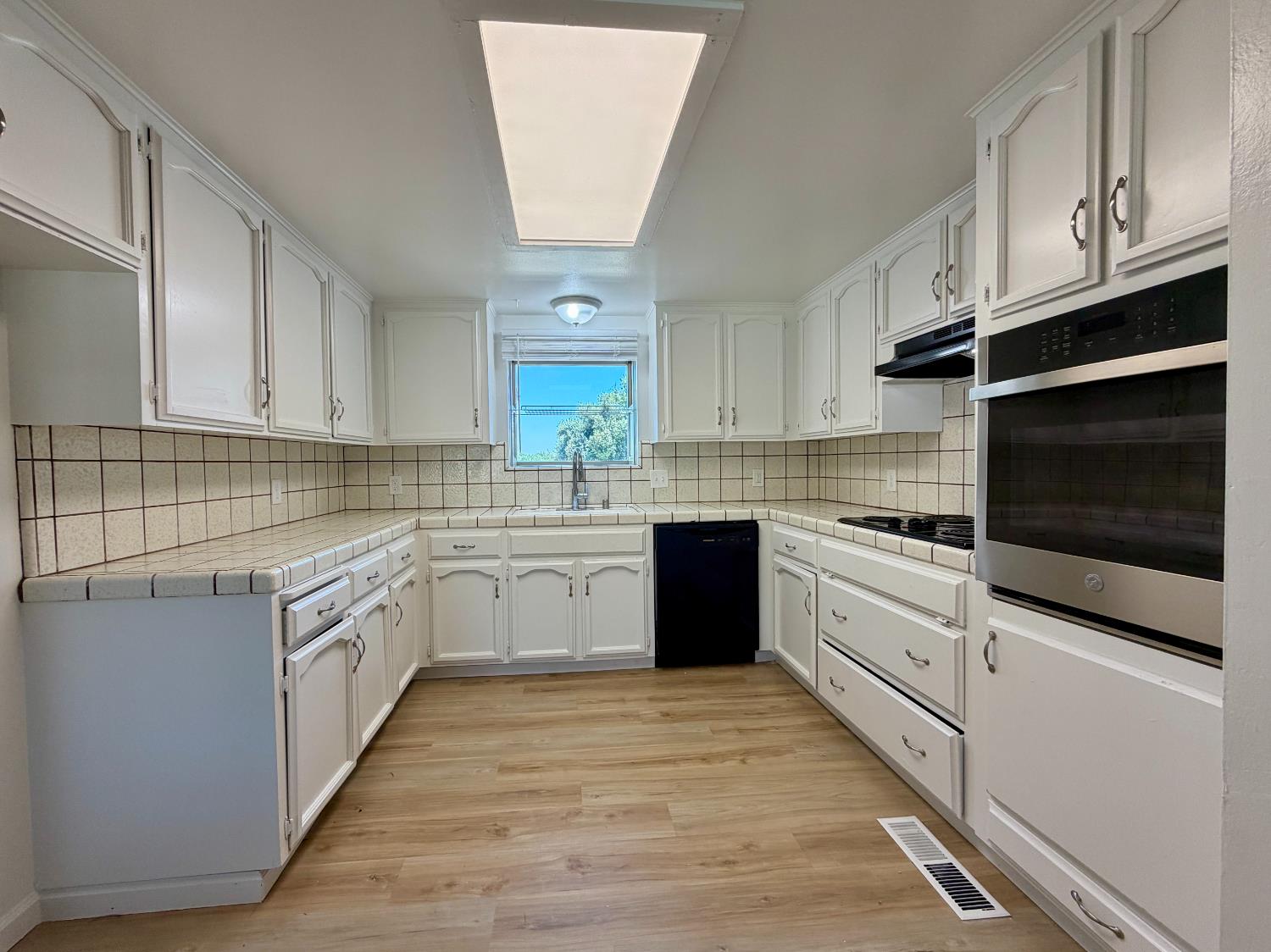 2096 E Sierra Ave, Fresno, CA 93710