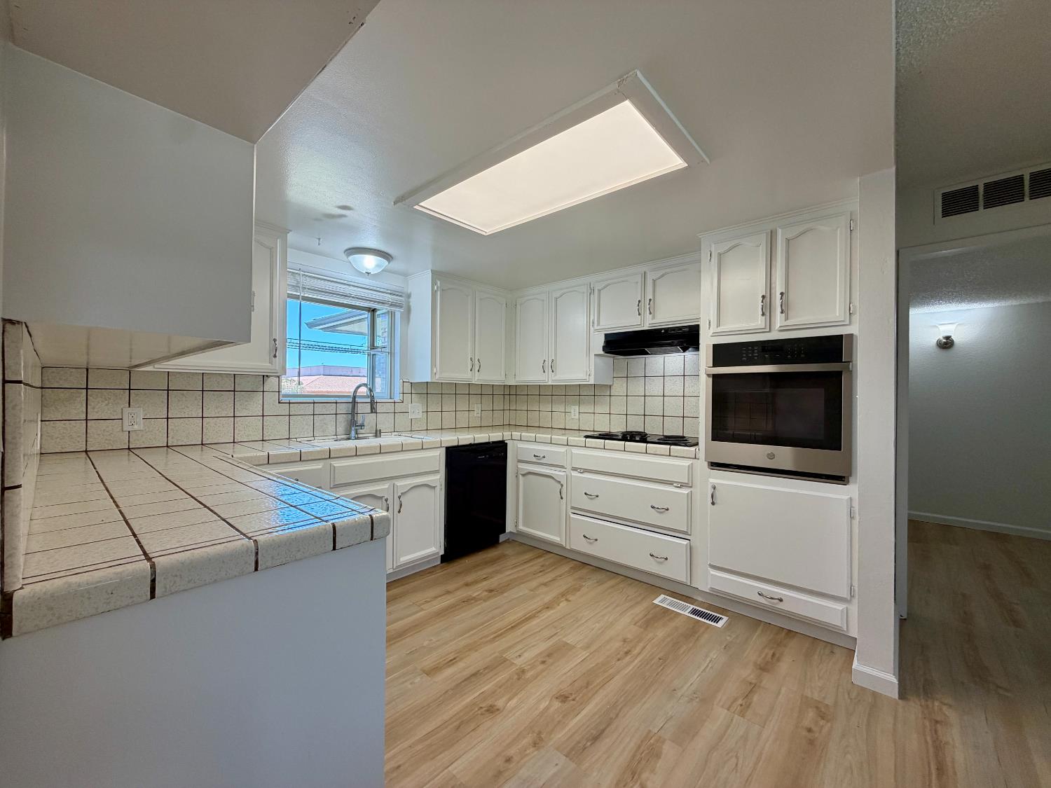 2096 E Sierra Ave, Fresno, CA 93710