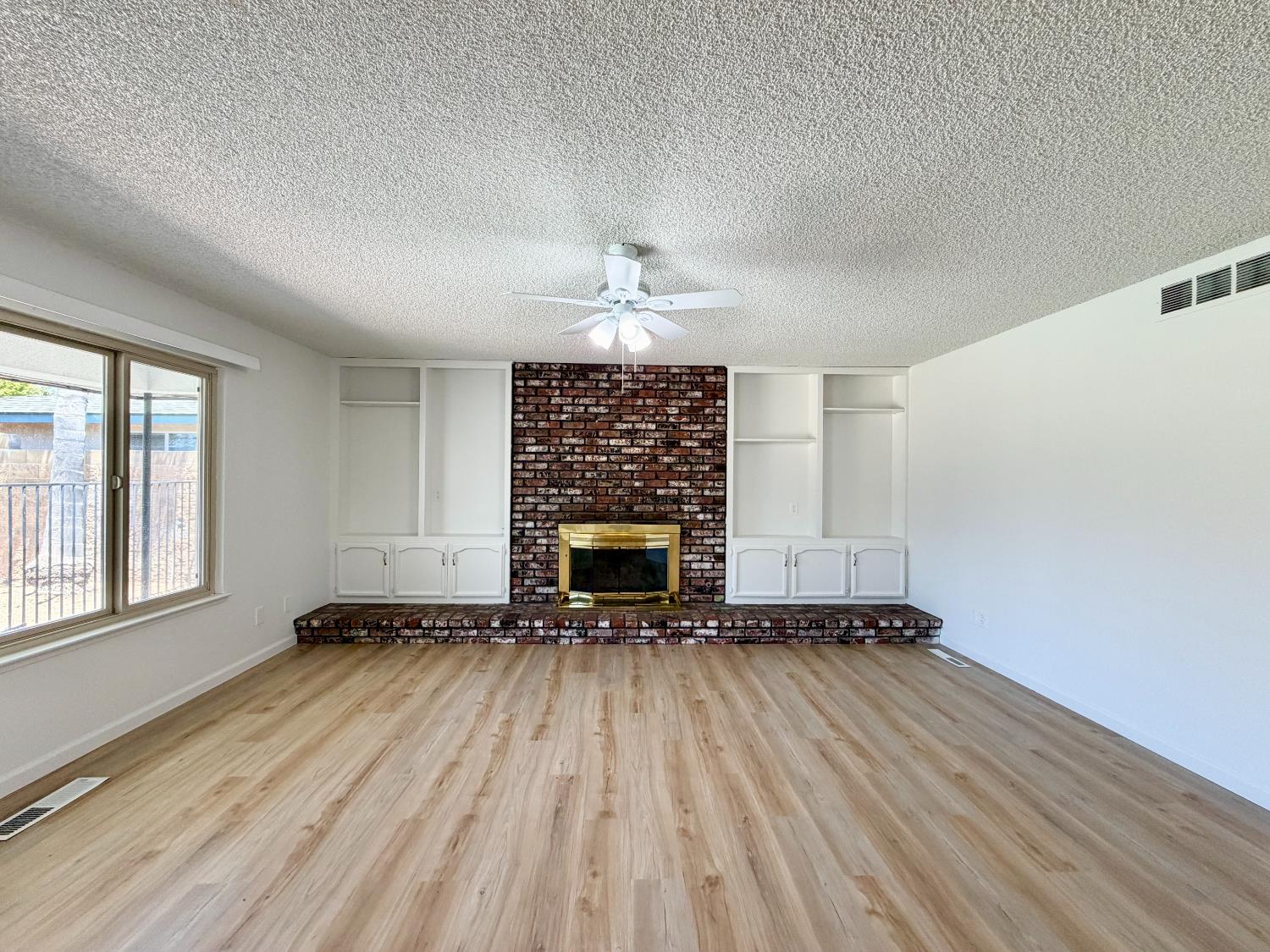 2096 E Sierra Ave, Fresno, CA 93710