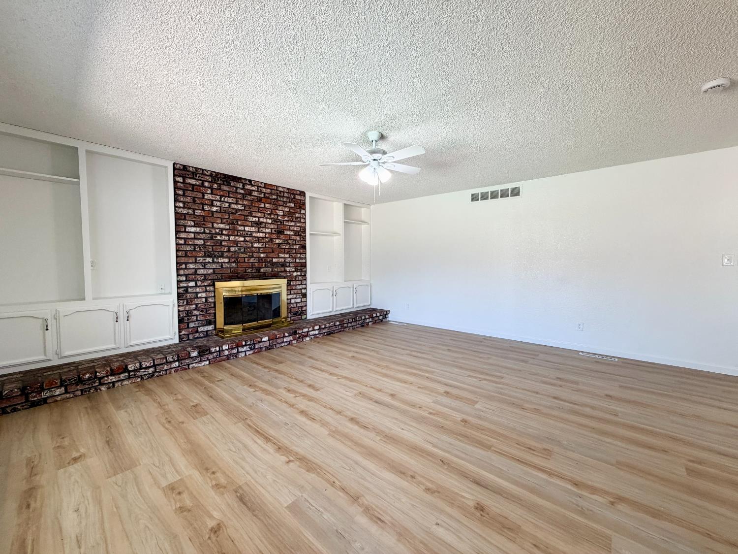 2096 E Sierra Ave, Fresno, CA 93710