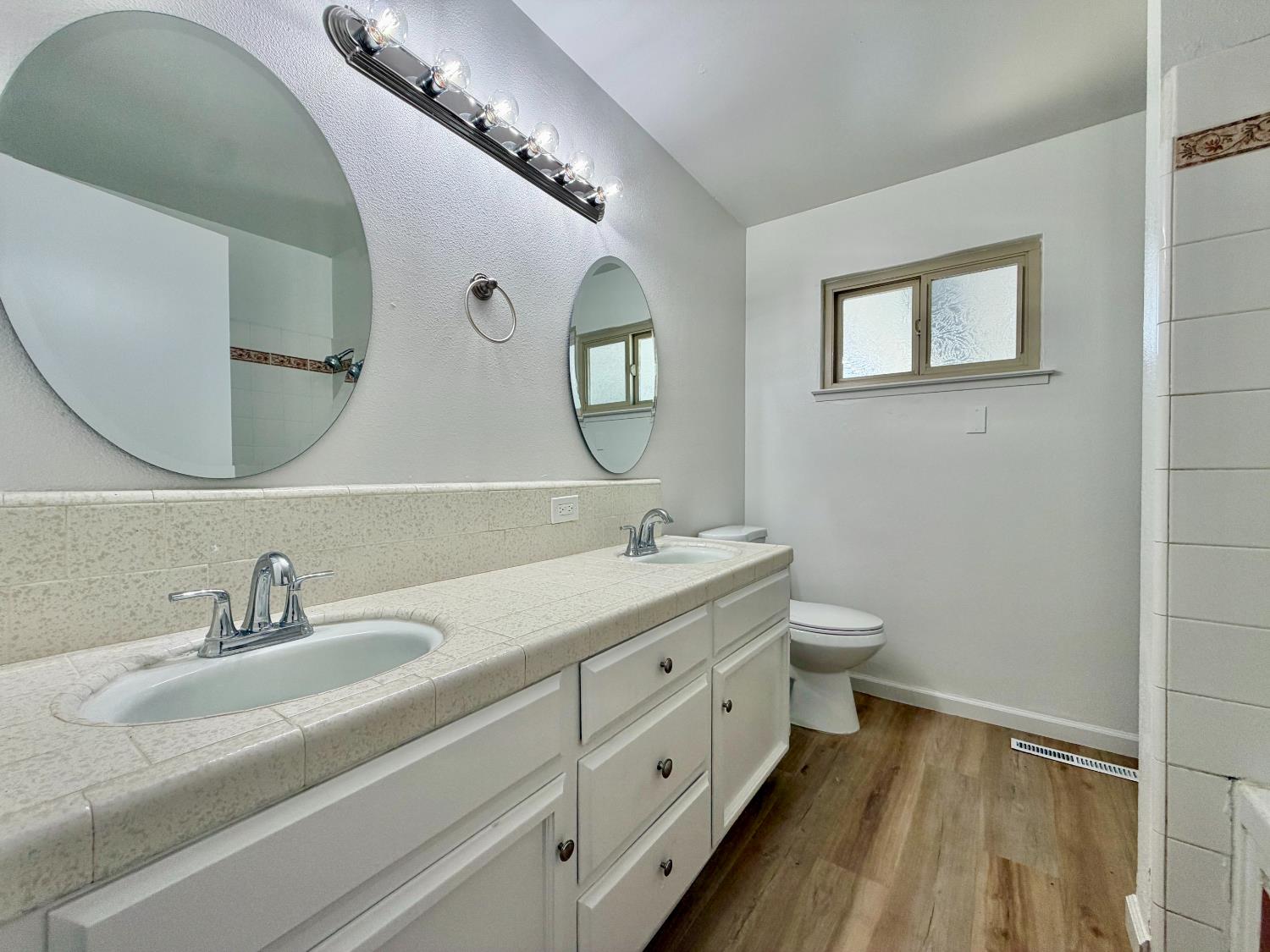 2096 E Sierra Ave, Fresno, CA 93710