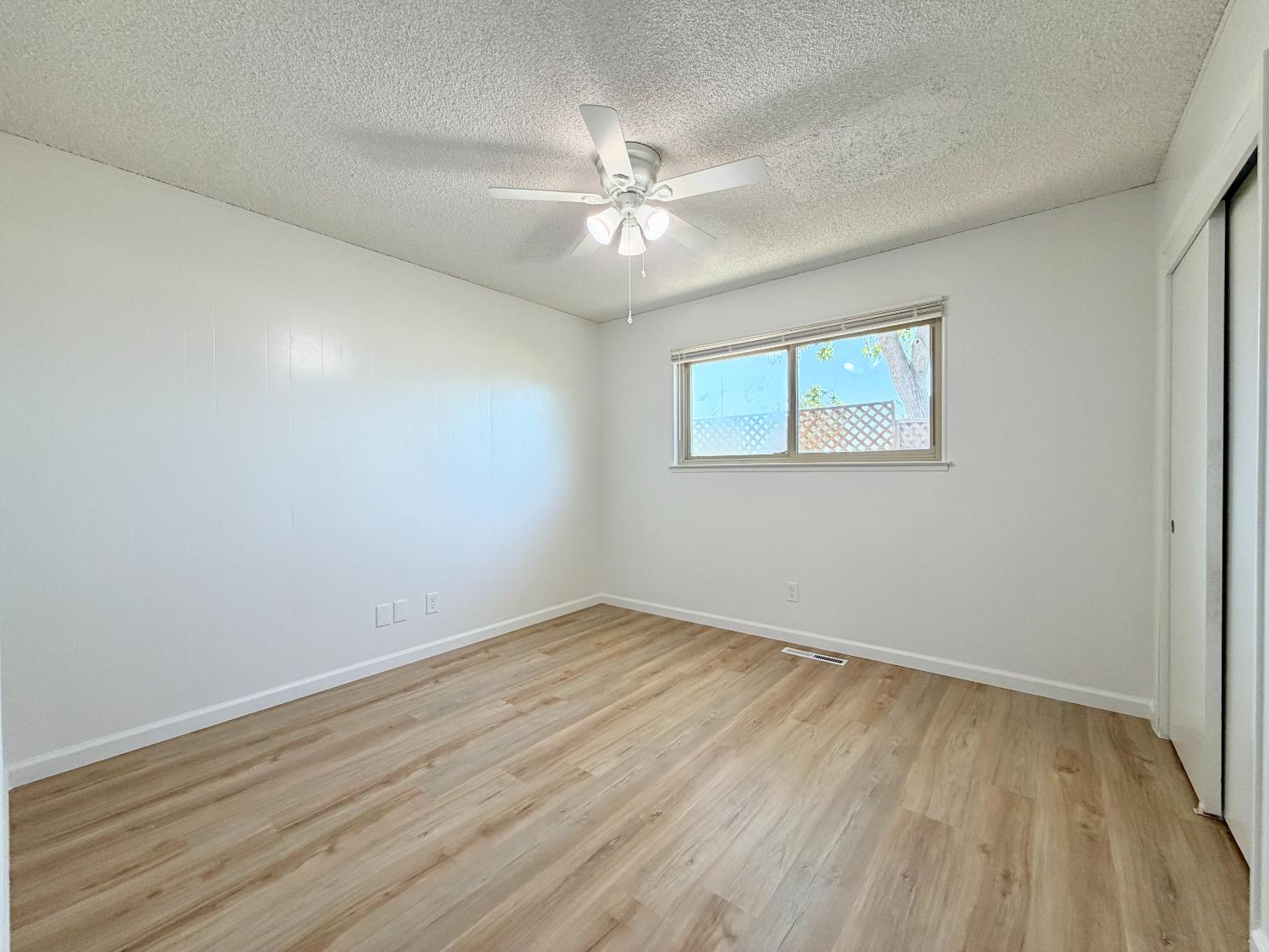 2096 E Sierra Ave, Fresno, CA 93710