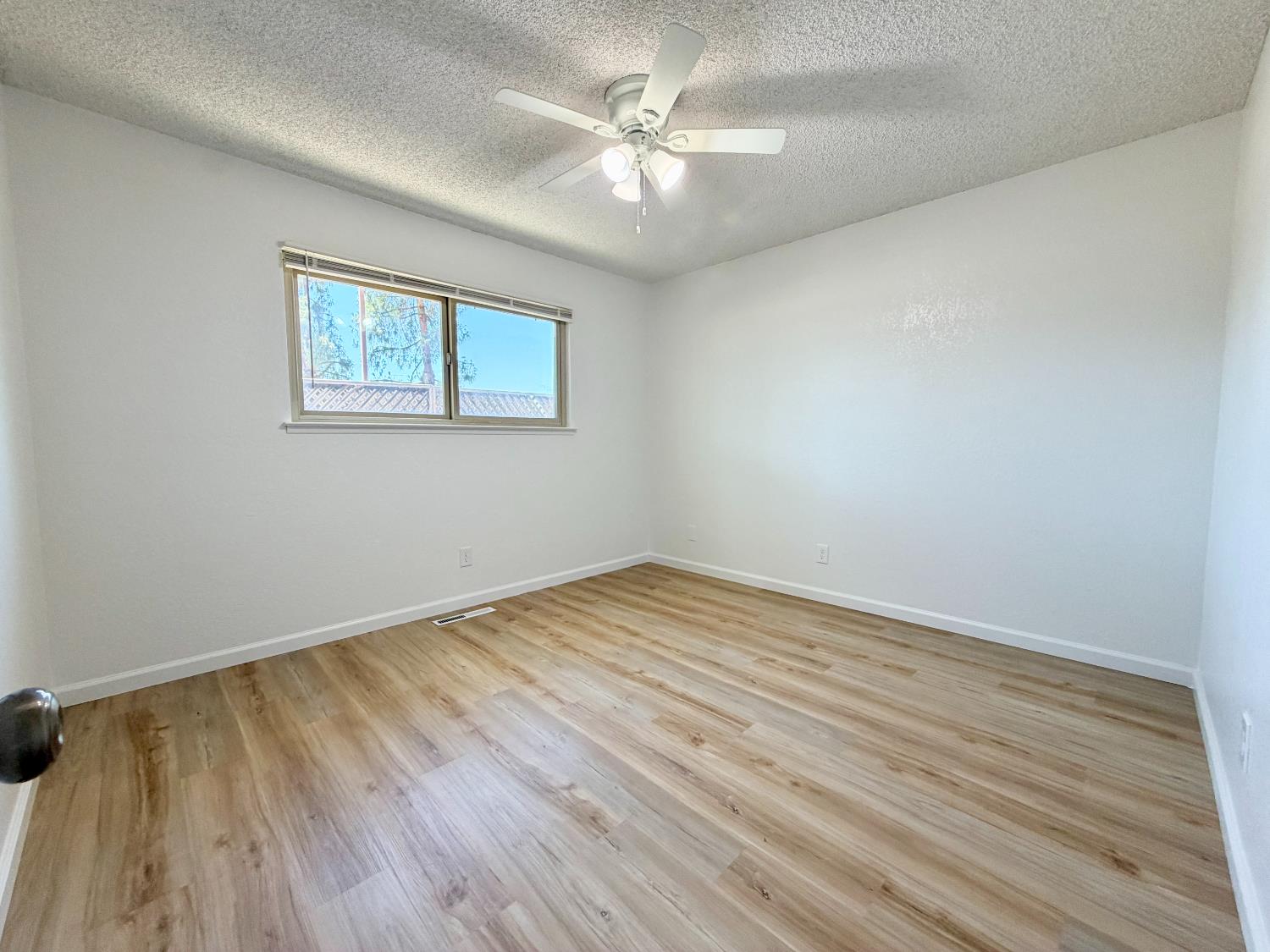2096 E Sierra Ave, Fresno, CA 93710