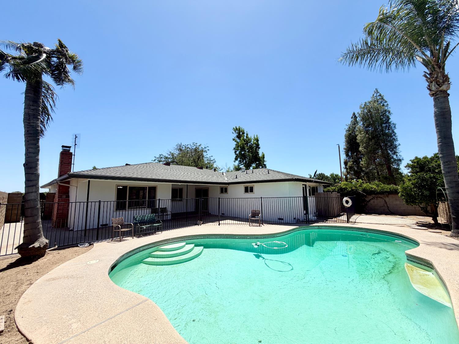 2096 E Sierra Ave, Fresno, CA 93710