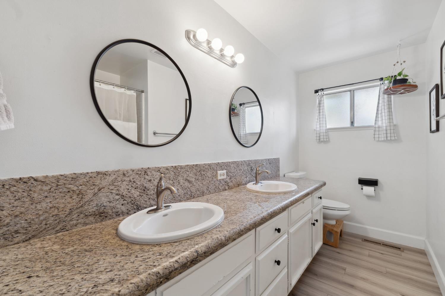 2051 E Fremont, Fresno, CA 93710