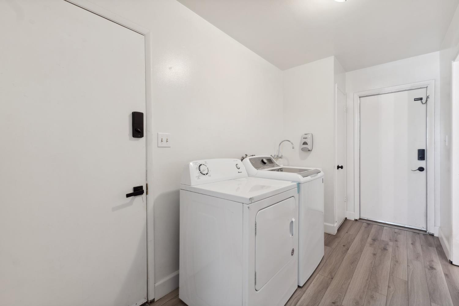 2051 E Fremont, Fresno, CA 93710