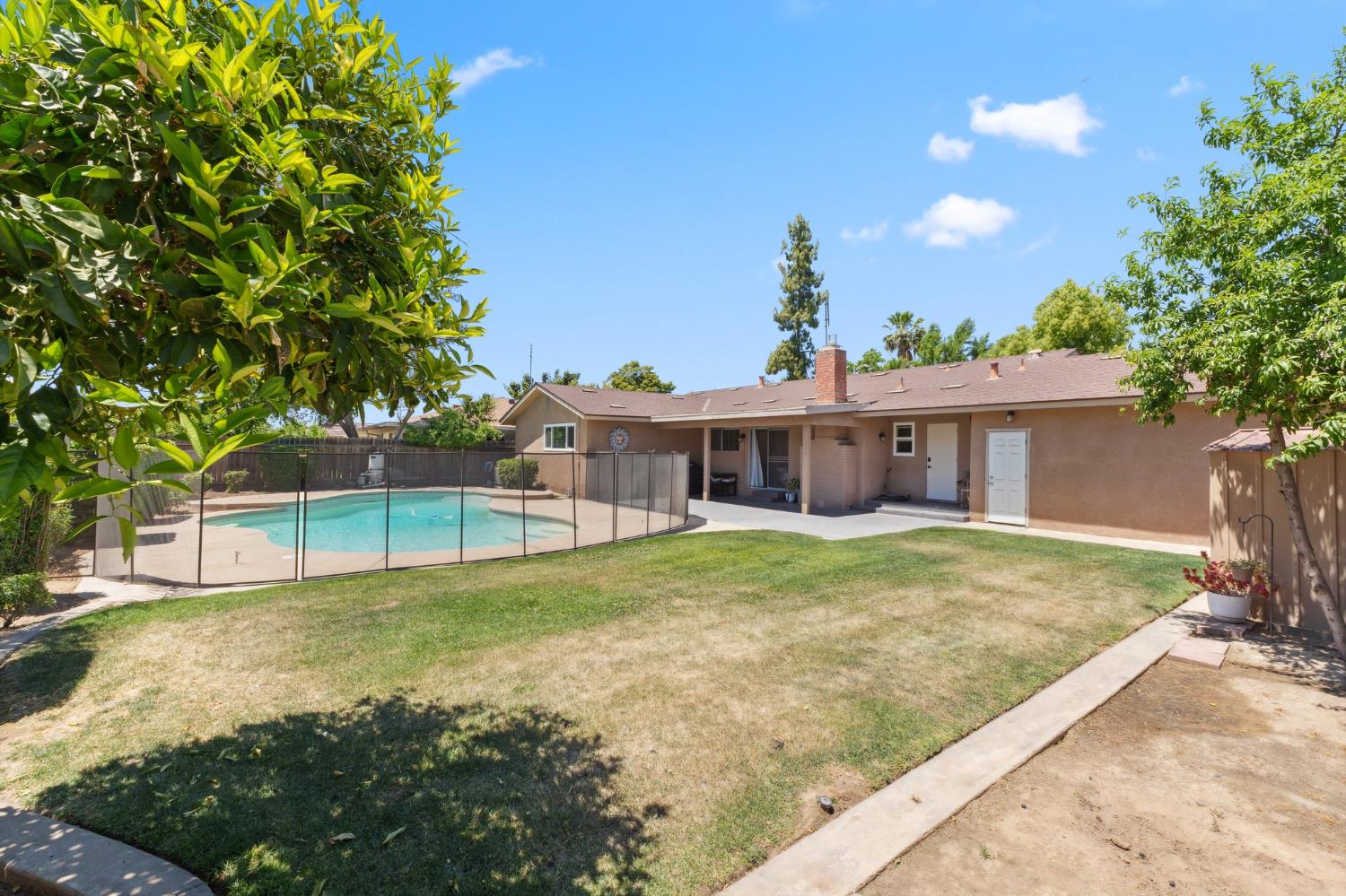 2051 E Fremont, Fresno, CA 93710