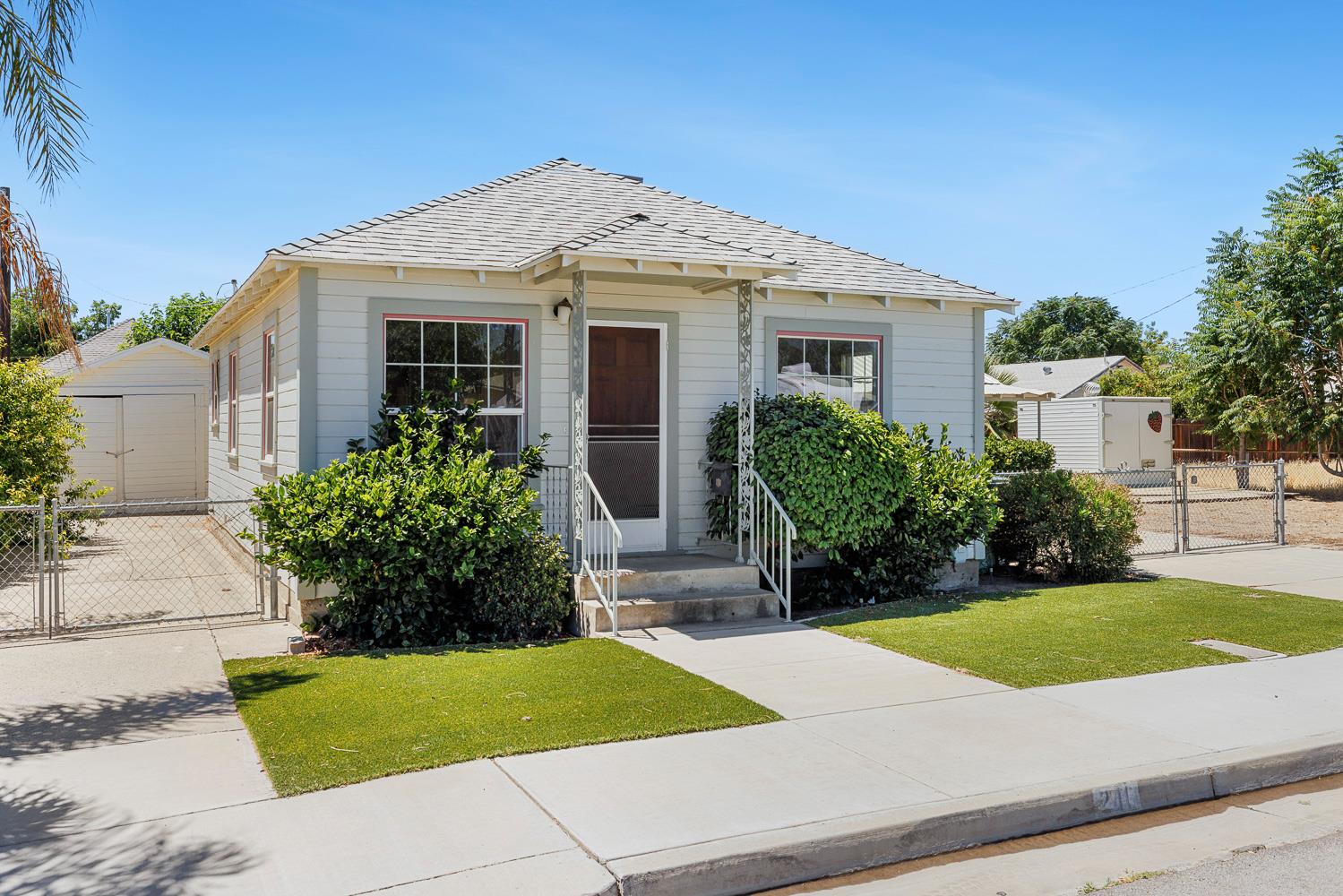 246 E Valley St, Coalinga, CA 93210