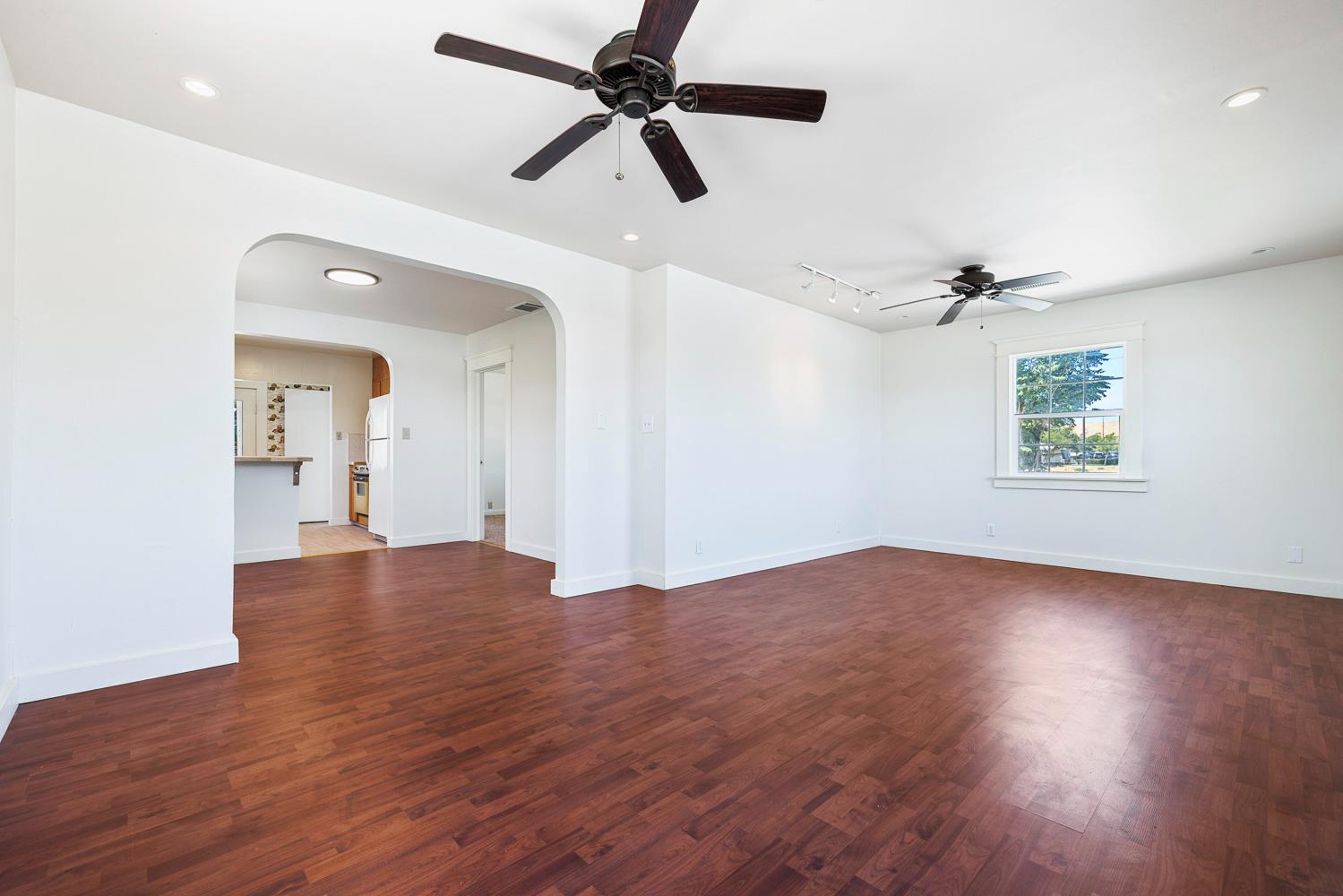 246 E Valley St, Coalinga, CA 93210