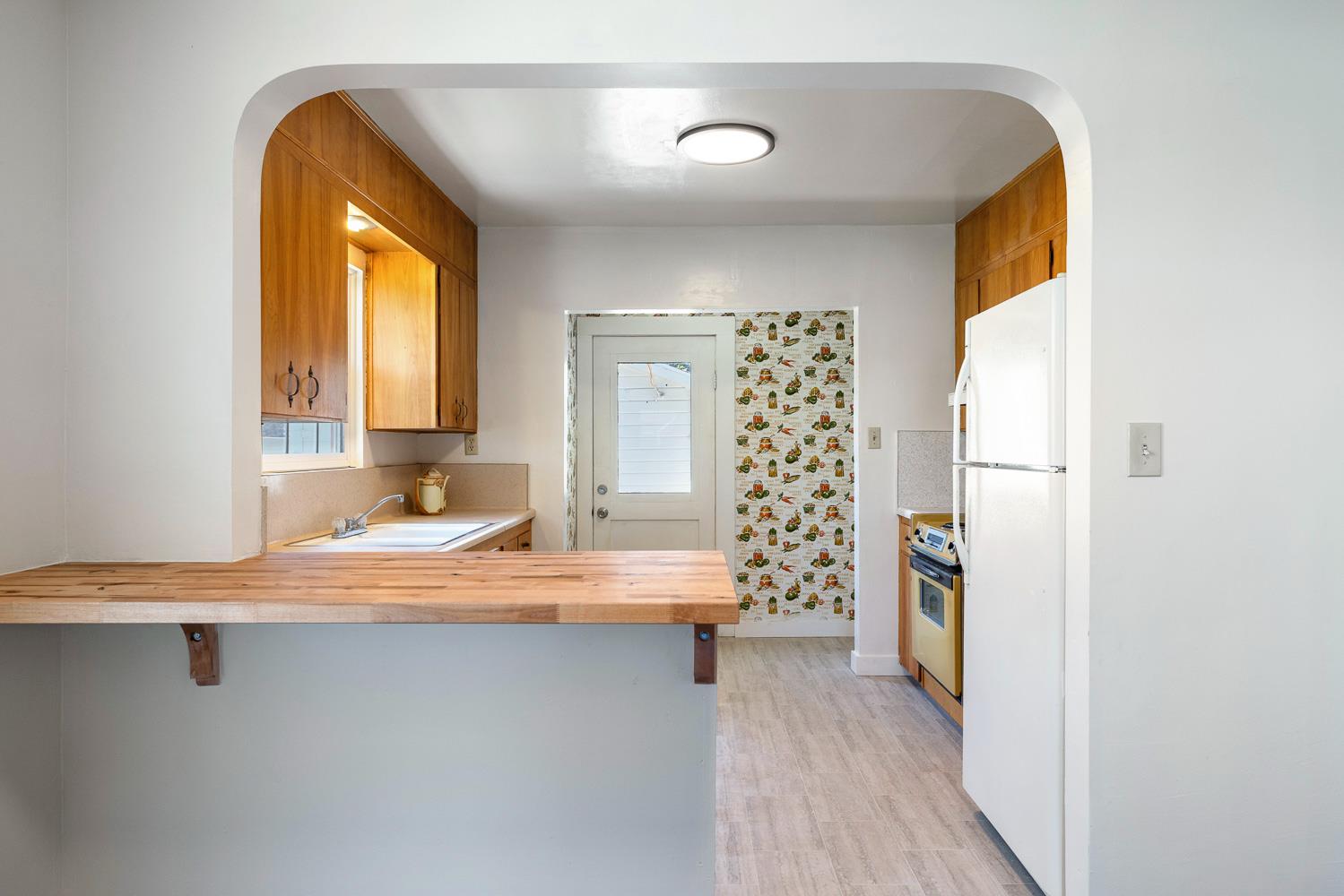 246 E Valley St, Coalinga, CA 93210
