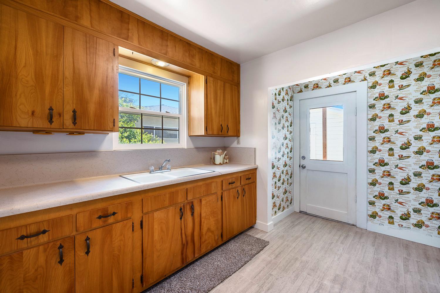 246 E Valley St, Coalinga, CA 93210