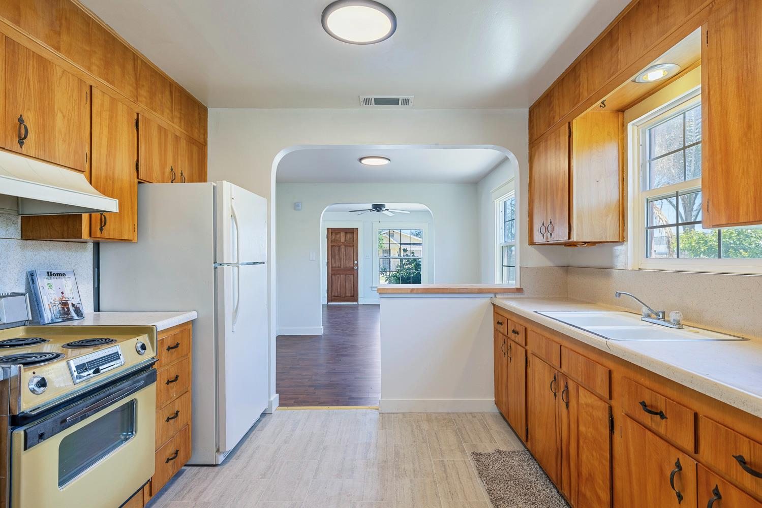 246 E Valley St, Coalinga, CA 93210