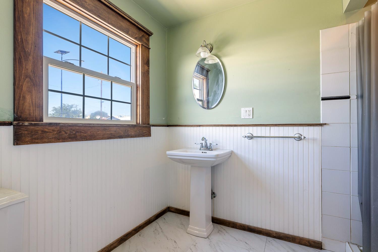 246 E Valley St, Coalinga, CA 93210