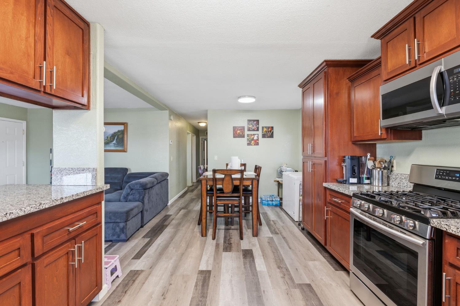 900 Rankin Ave, Tulare, CA 93274