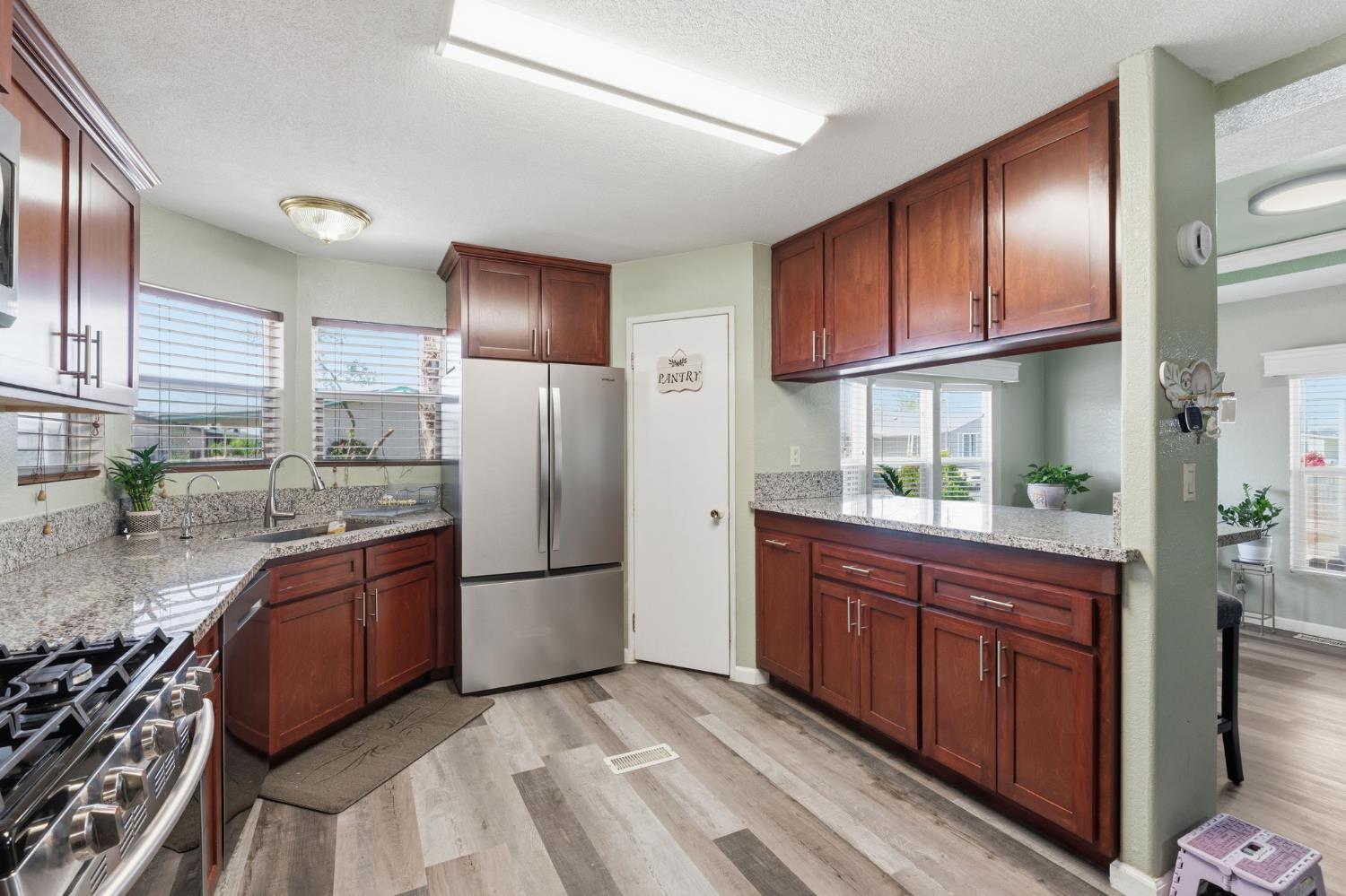 900 Rankin Ave, Tulare, CA 93274