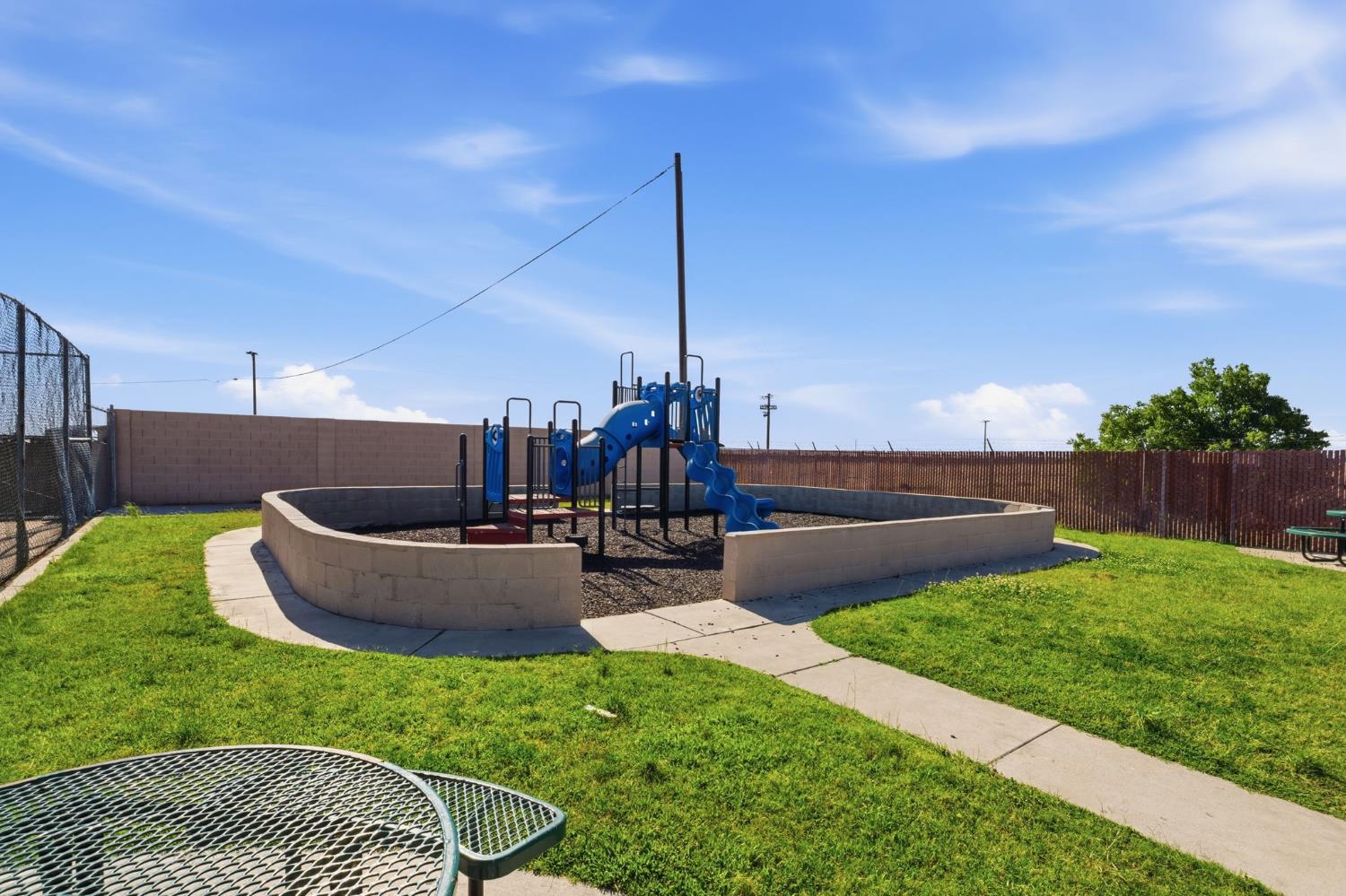 900 Rankin Ave, Tulare, CA 93274