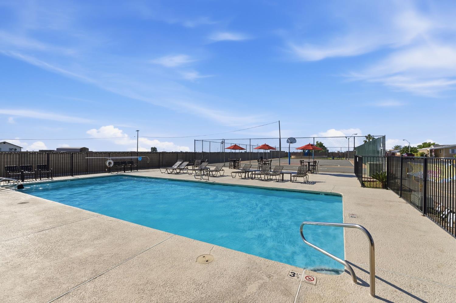 900 Rankin Ave, Tulare, CA 93274