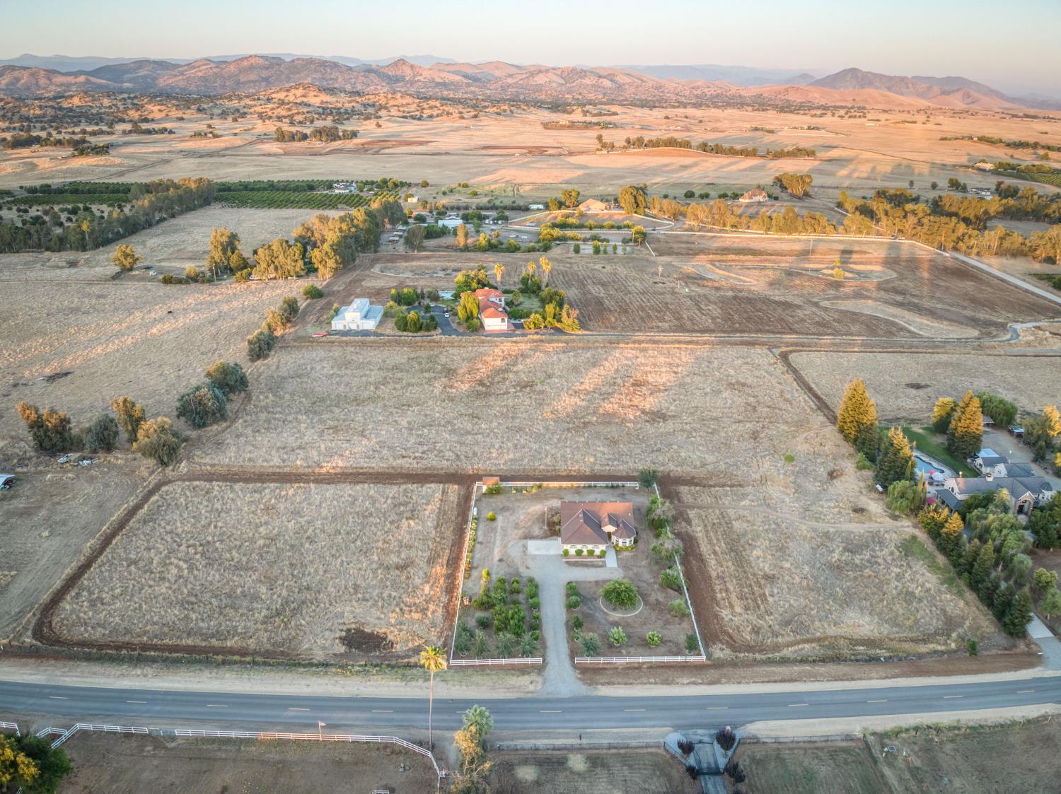 8584 N Madsen Ave, Clovis, CA 93619