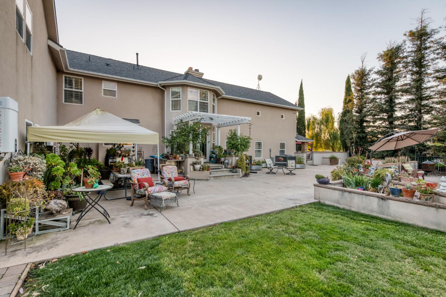 8584 N Madsen Ave, Clovis, CA 93619