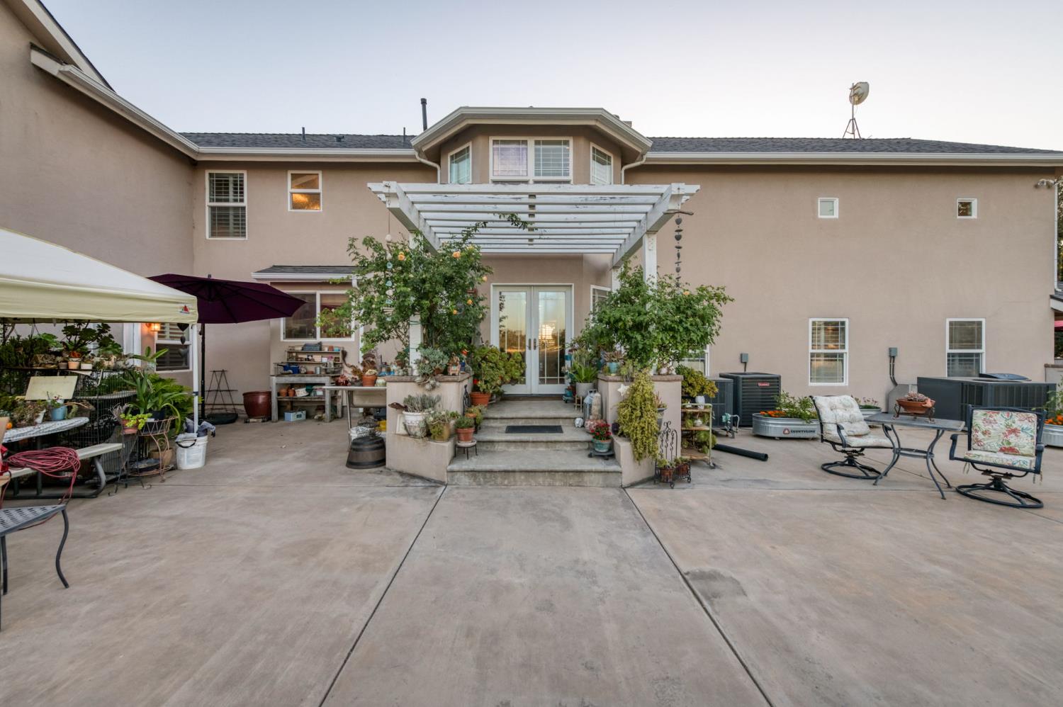 8584 N Madsen Ave, Clovis, CA 93619