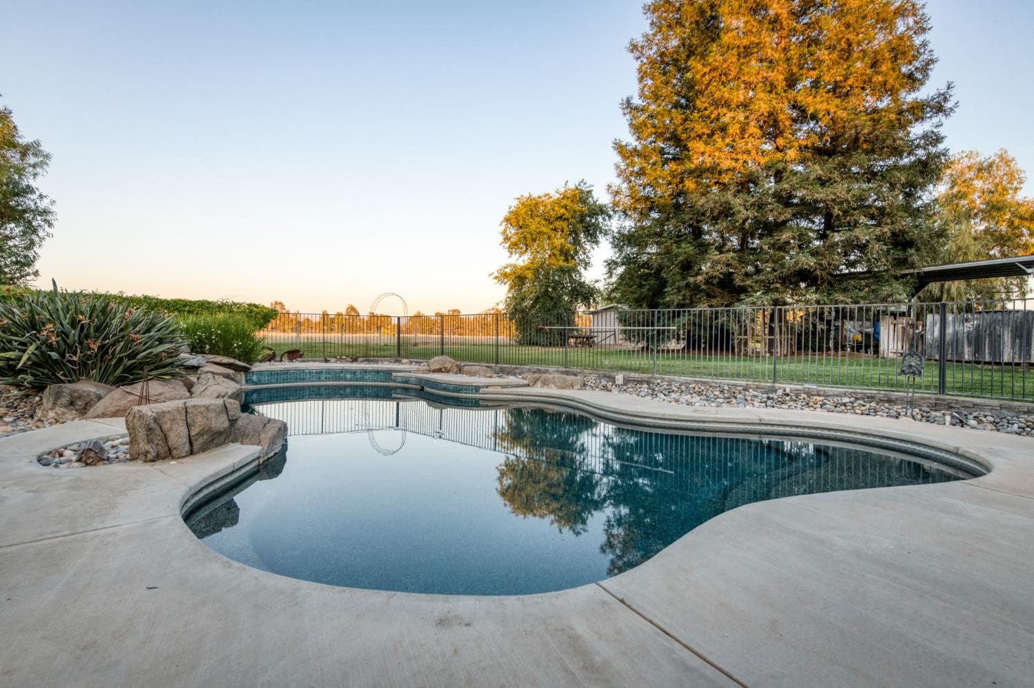 8584 N Madsen Ave, Clovis, CA 93619