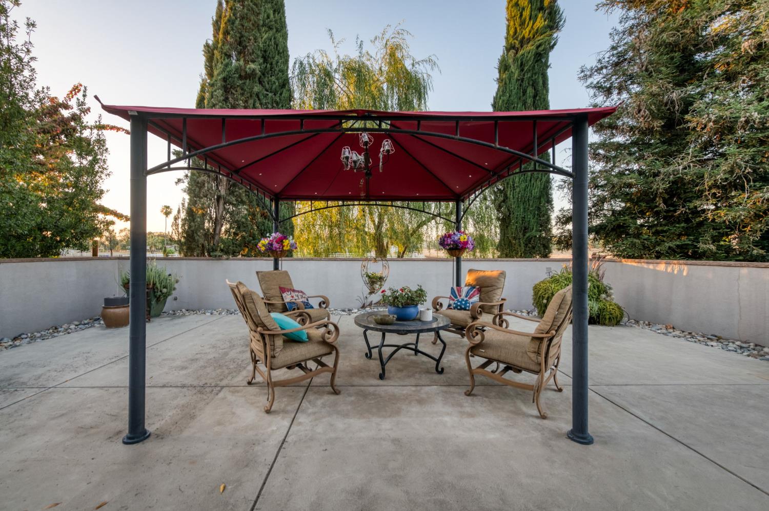 8584 N Madsen Ave, Clovis, CA 93619