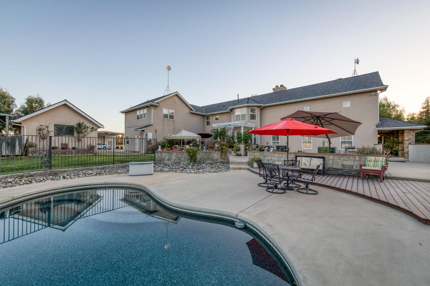 8584 N Madsen Ave, Clovis, CA 93619