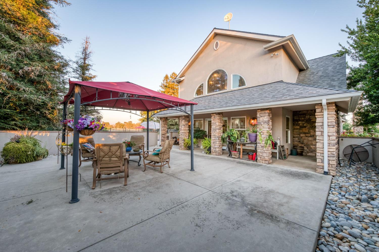 8584 N Madsen Ave, Clovis, CA 93619