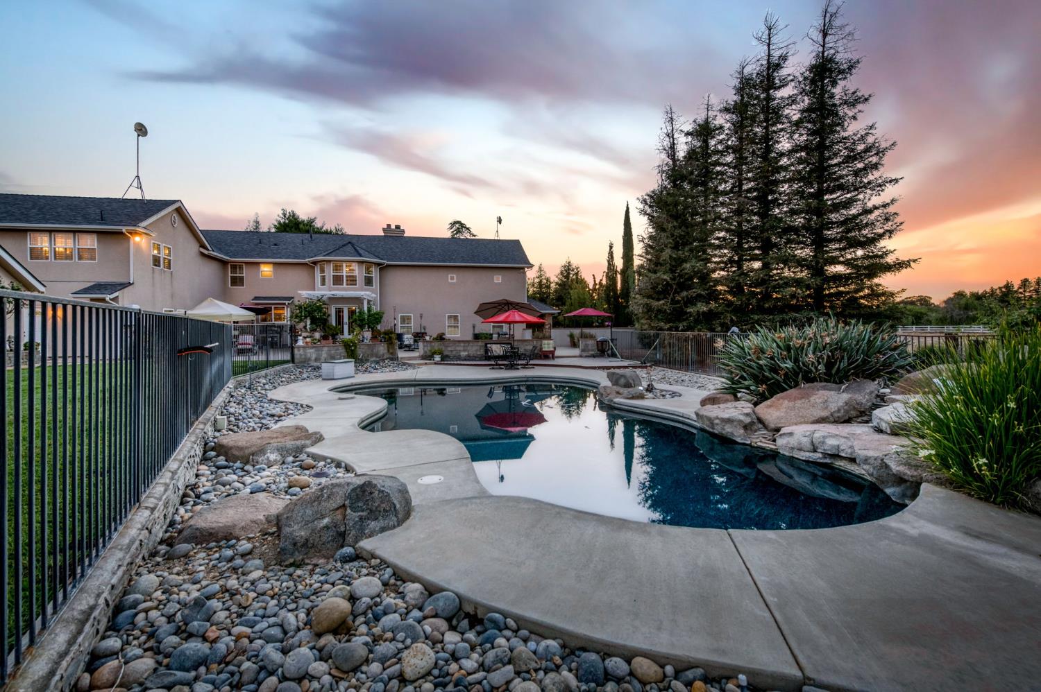 8584 N Madsen Ave, Clovis, CA 93619