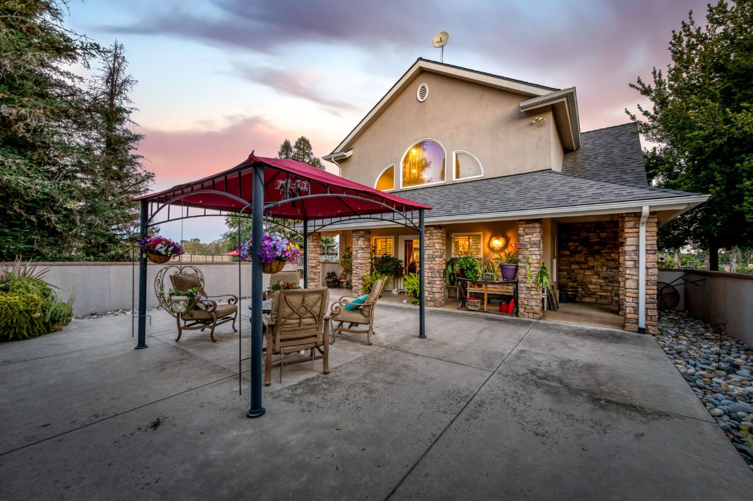 8584 N Madsen Ave, Clovis, CA 93619