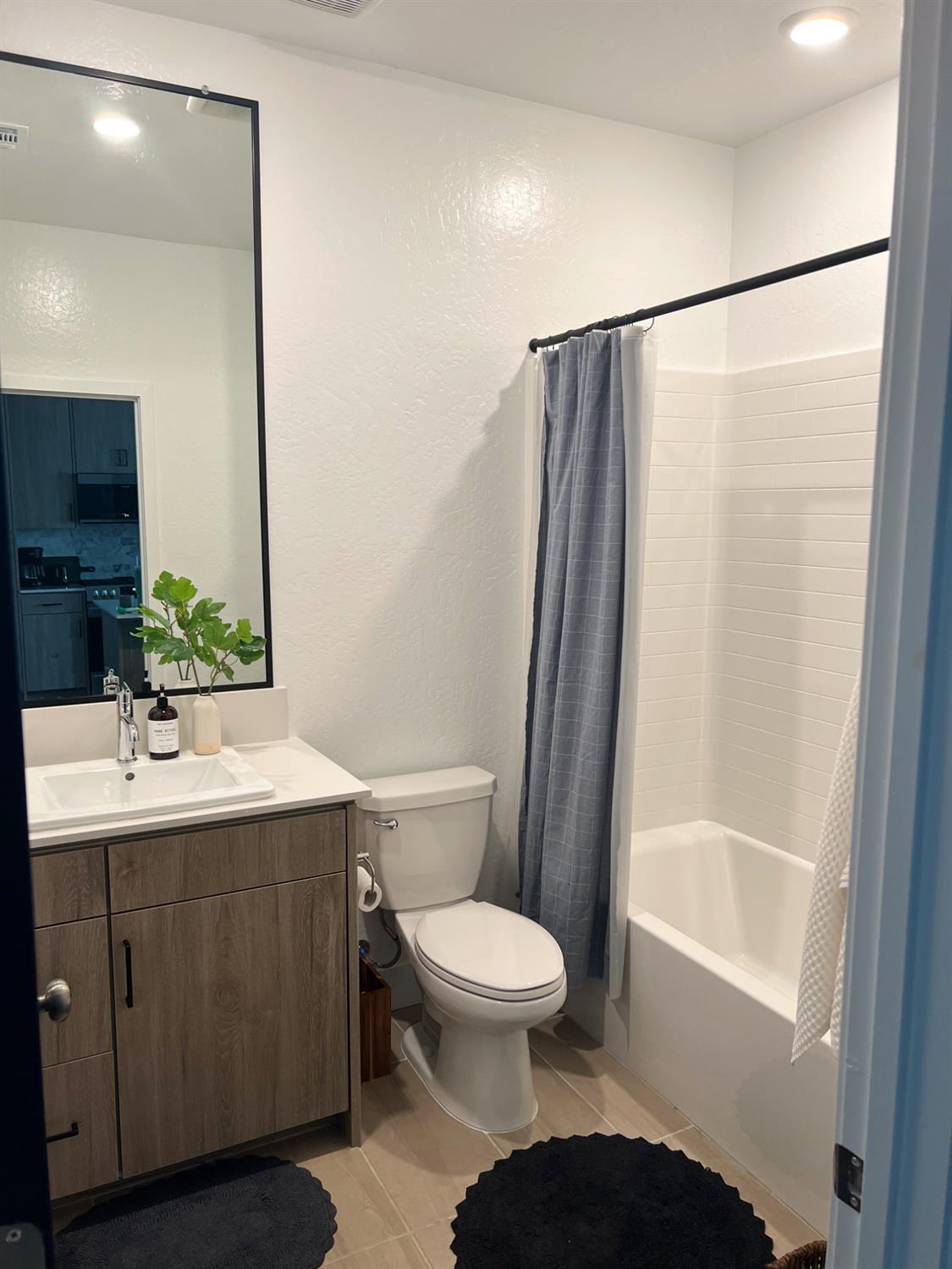 10968 N Honeysuckle Dr, Fresno, CA 93730