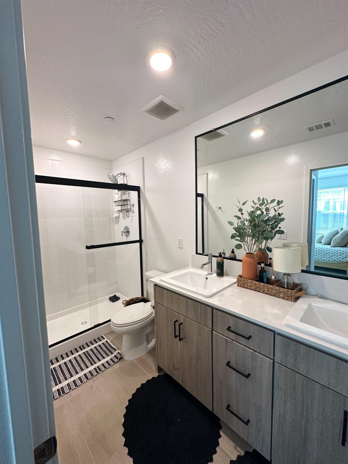 10968 N Honeysuckle Dr, Fresno, CA 93730