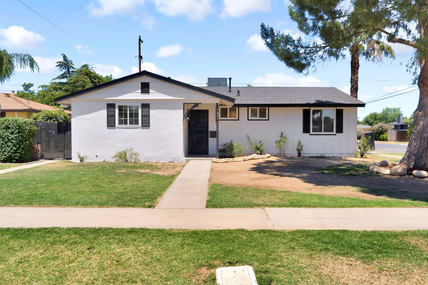2845 E Swift Ave, Fresno, CA 93726