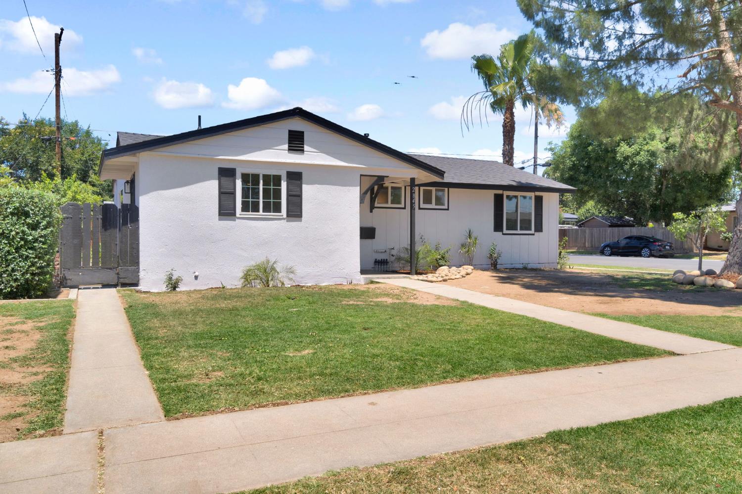 2845 E Swift Ave, Fresno, CA 93726
