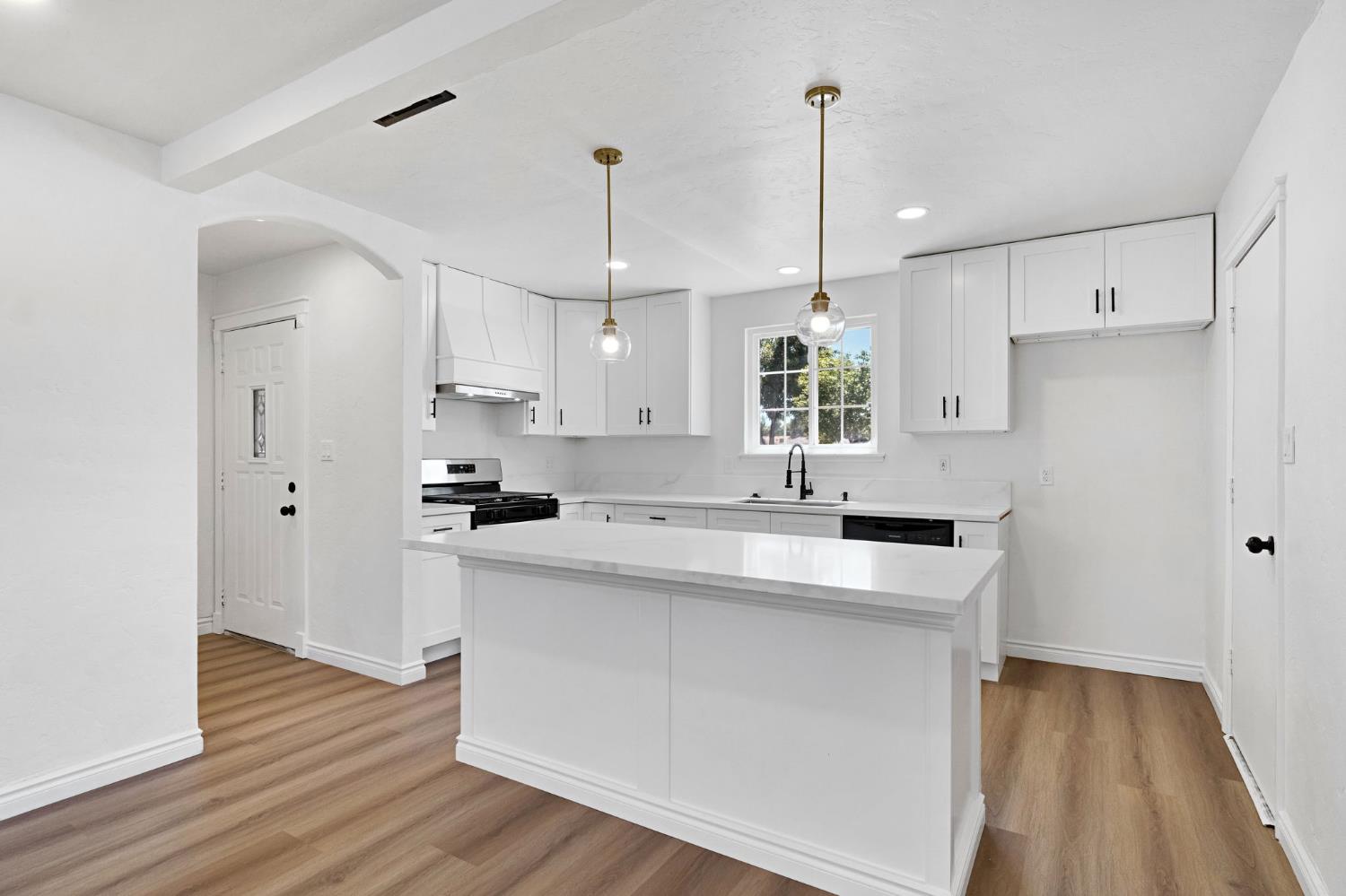 2845 E Swift Ave, Fresno, CA 93726