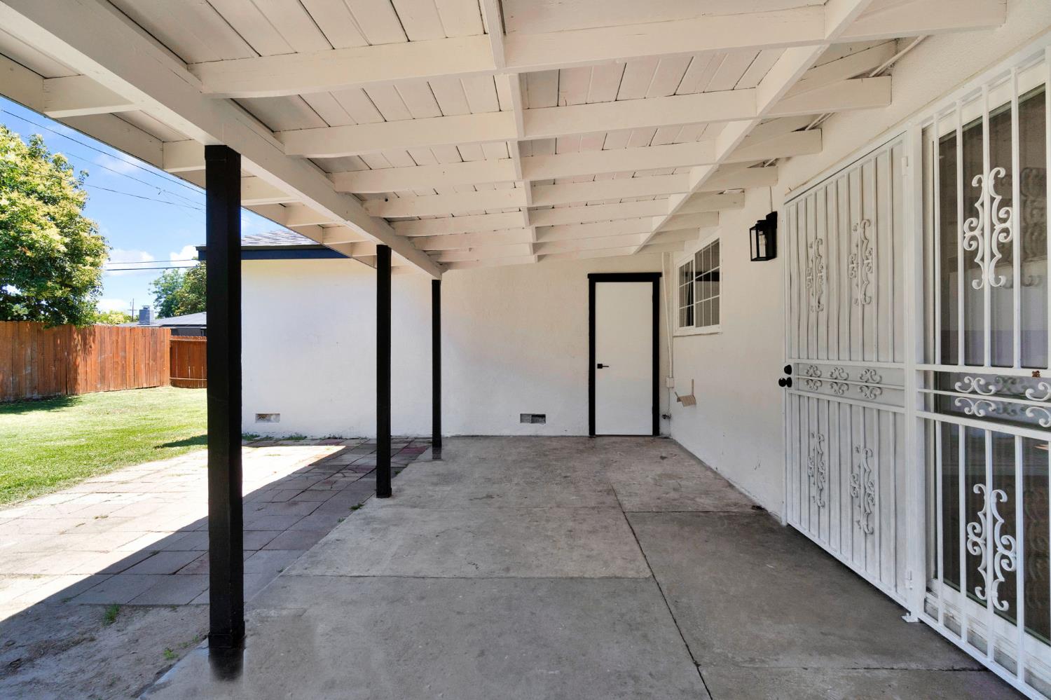 2845 E Swift Ave, Fresno, CA 93726