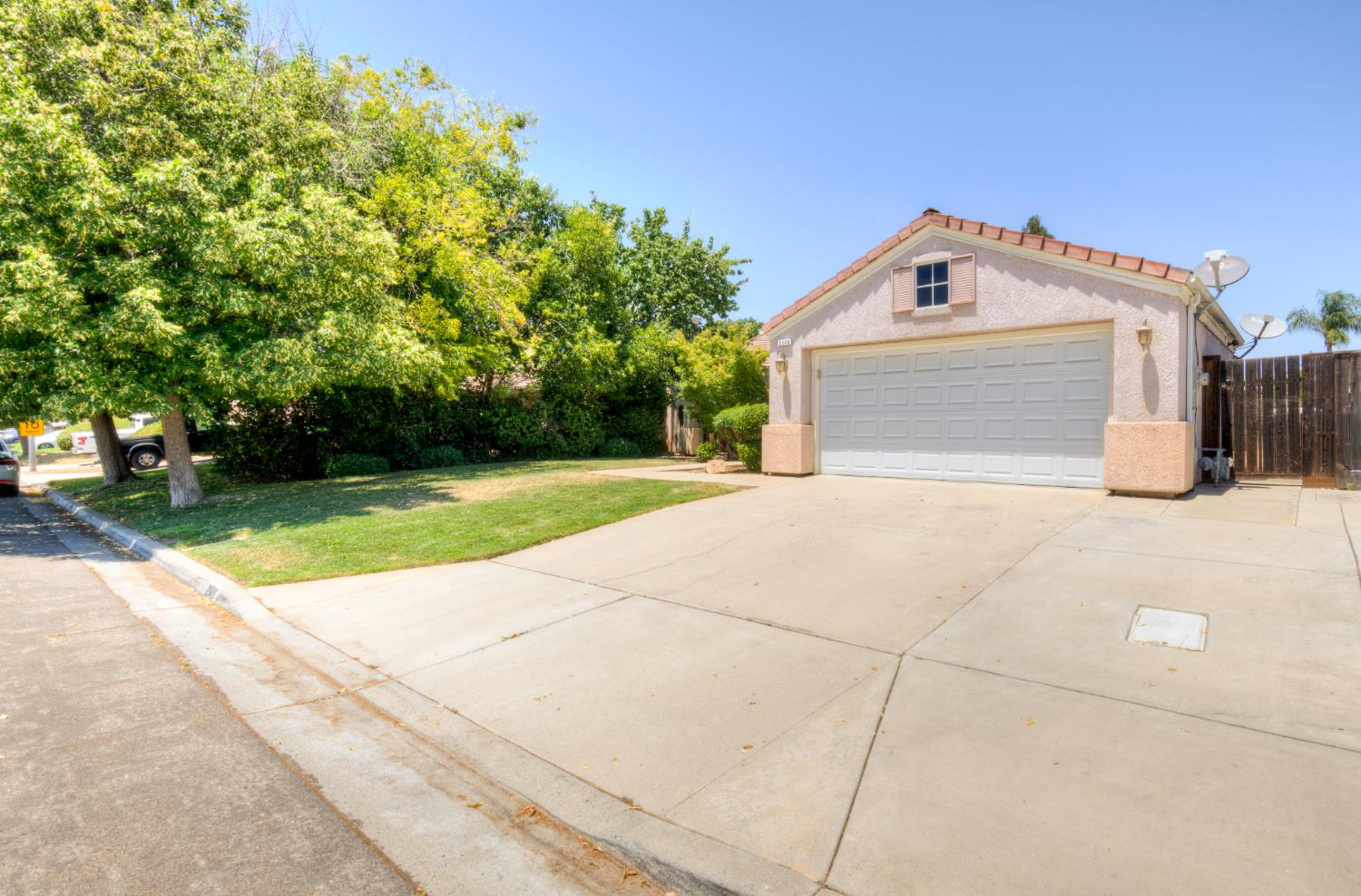 2348 E Decatur Ave, Fresno, CA 93720