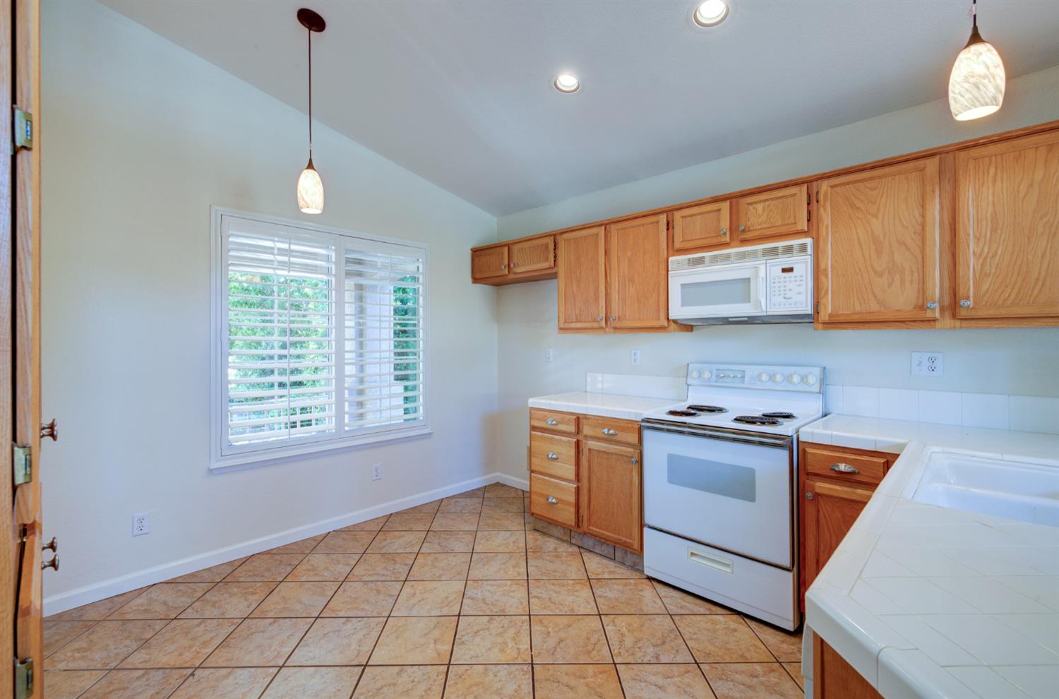 2348 E Decatur Ave, Fresno, CA 93720