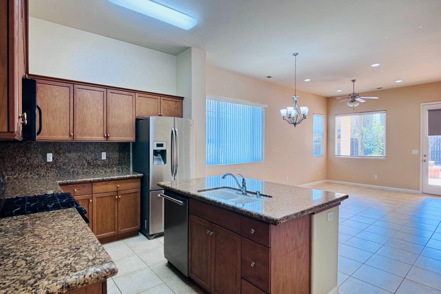 10639 N Dearing Ave, Fresno, CA 93730