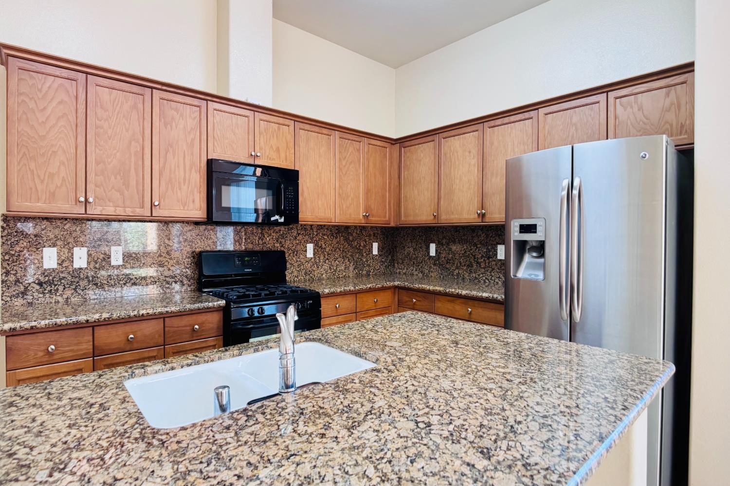 10639 N Dearing Ave, Fresno, CA 93730