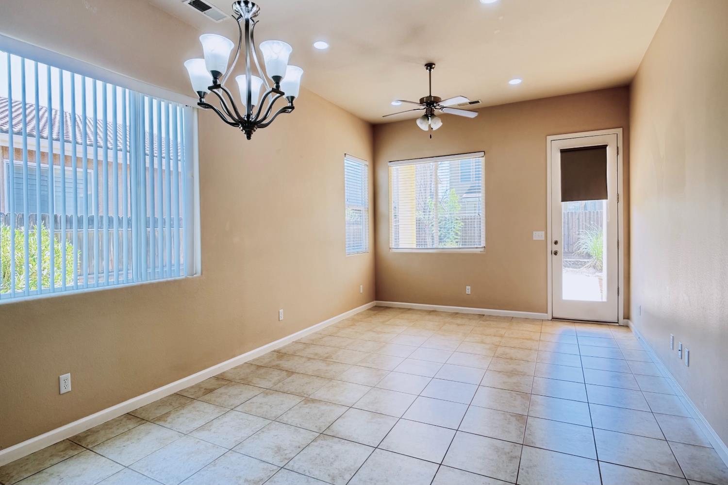 10639 N Dearing Ave, Fresno, CA 93730