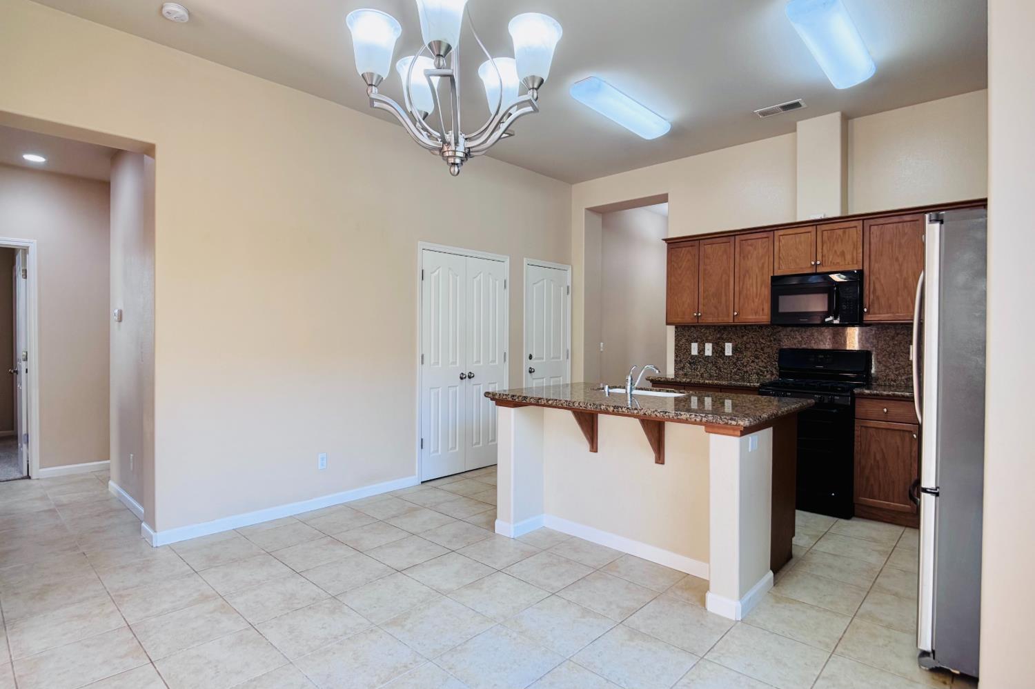 10639 N Dearing Ave, Fresno, CA 93730