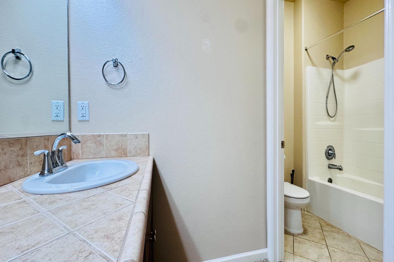 10639 N Dearing Ave, Fresno, CA 93730