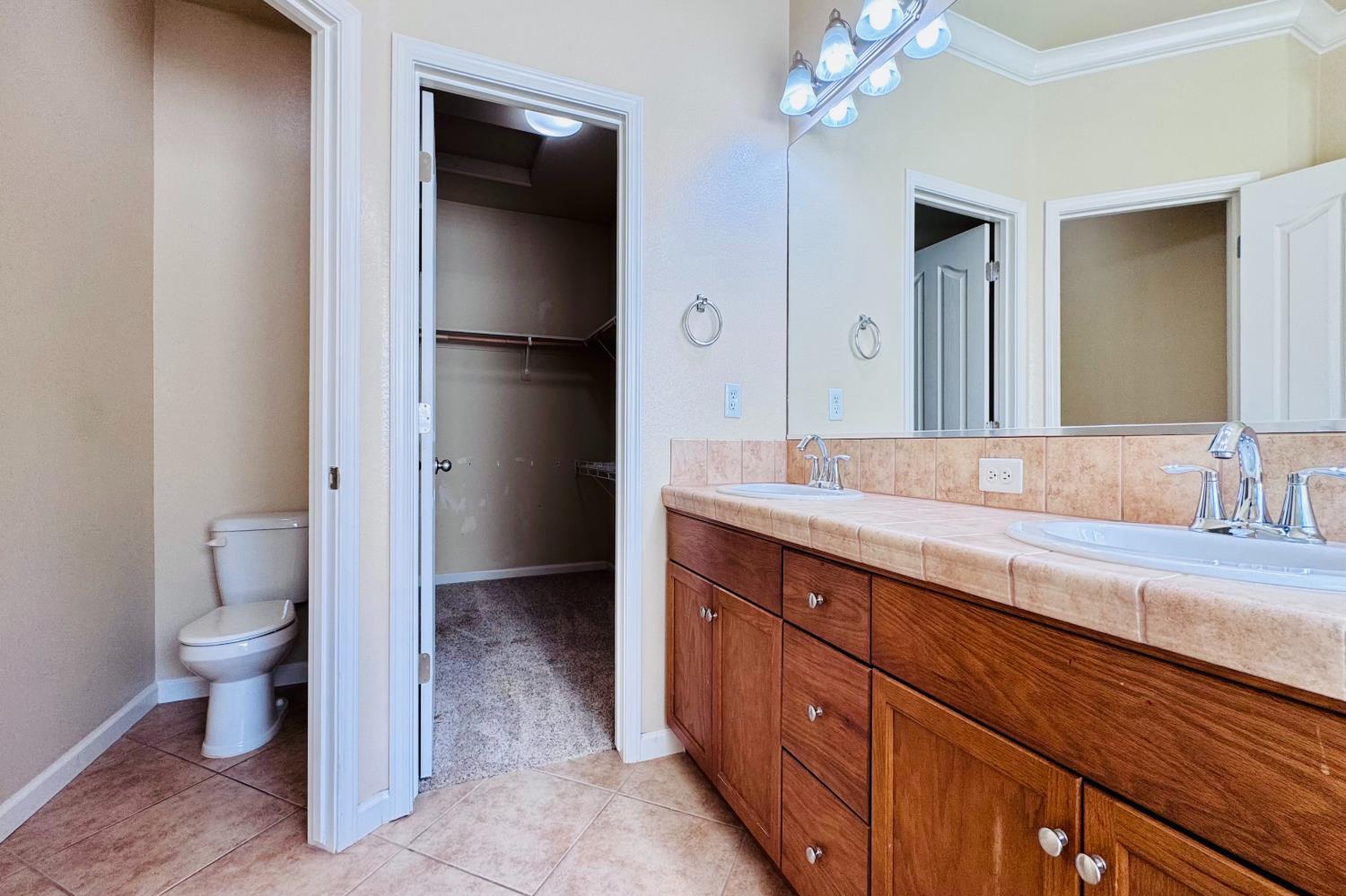 10639 N Dearing Ave, Fresno, CA 93730