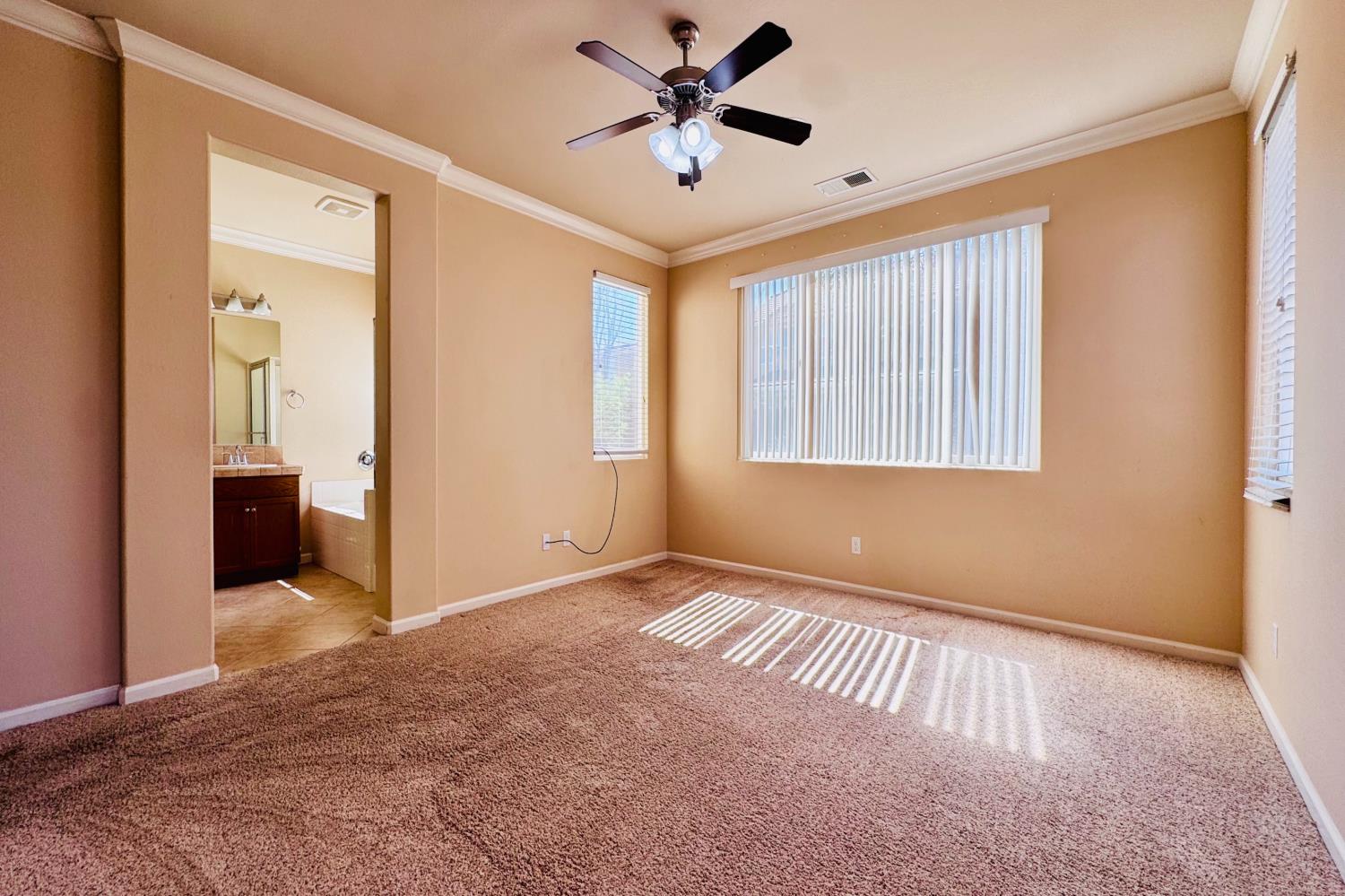 10639 N Dearing Ave, Fresno, CA 93730