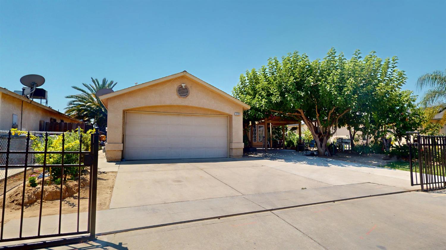 13745 E Bulah Ave, Parlier, CA 93648