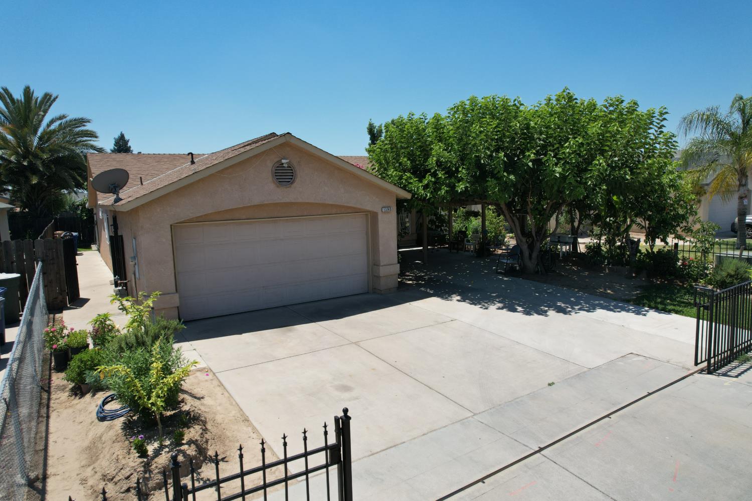 13745 E Bulah Ave, Parlier, CA 93648